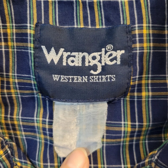 Vintage Wrangler Short Sleeve Plaid Western Fit Pearl Snap Button Shirt - Picture 4 of 4